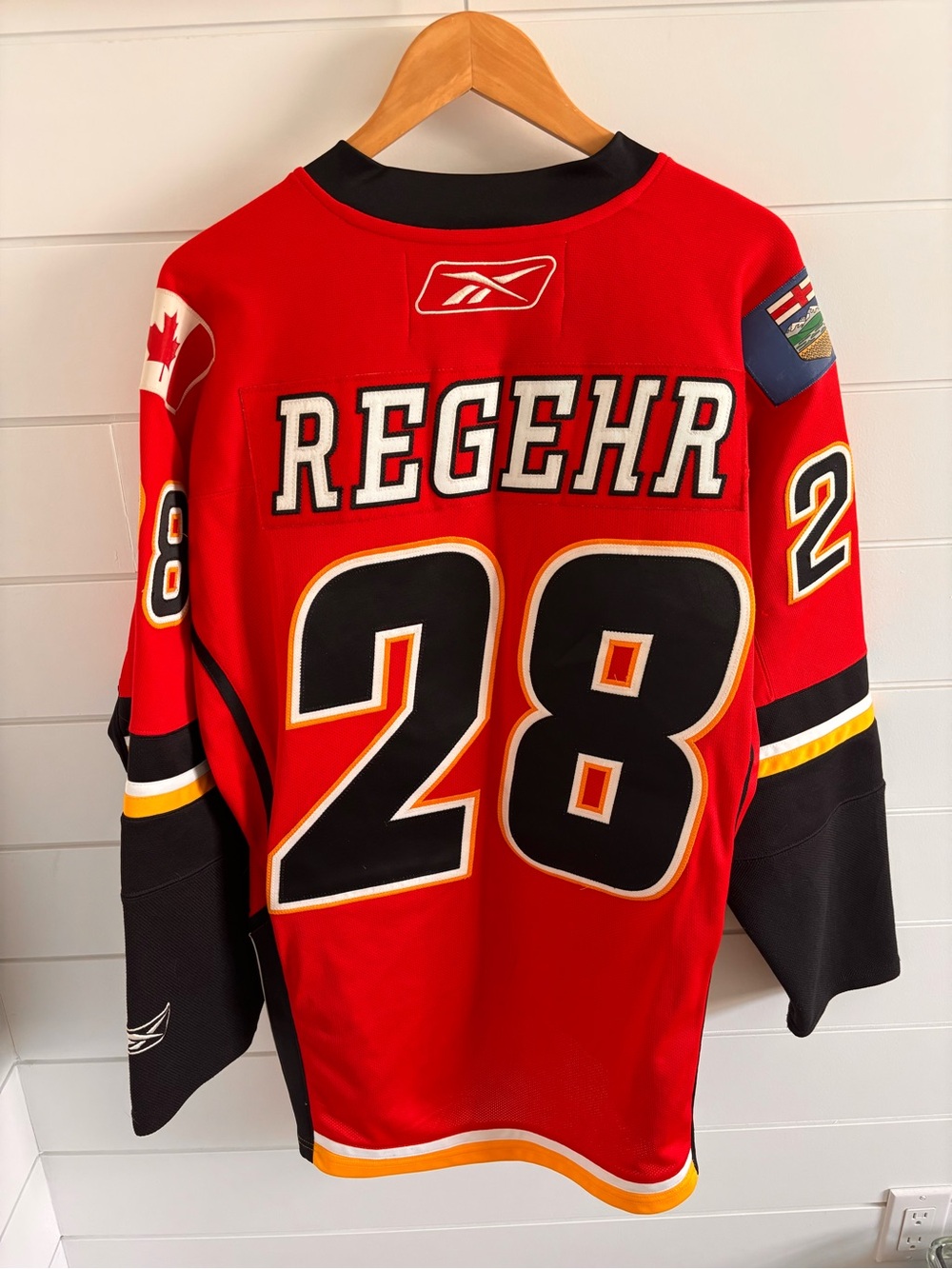Calgary Flames Reebok NHL Jersey #28 Robyn Regehr - Size M